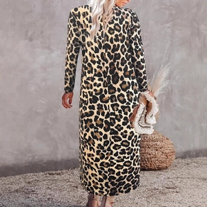 Schickes Maxi-Kleid mit Leopardenmuster, langen Ärmeln und schlanker Silhouette