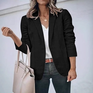 Blazer noir cintré pour femme avec col à revers, idéal pour un look professionnel