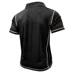 Vue arrière du polo homme gris foncé avec surpiqûres beiges contrastées