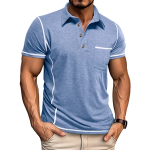 Polo bleu clair pour hommes avec surpiqûres blanches contrastées et poche sur la poitrine