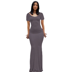 Vestido largo gris oscuro ajustado con cuello en U y elegante caída de sirena para mujer