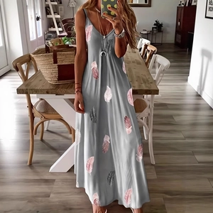 Robe longue sans manches à col en V avec imprimé plumes et coupe ajustée pour l'été