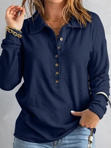 Polo femme en maille gaufrée bleu foncé avec col à revers et manches longues boutonnées