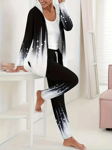 Conjunto de tres piezas con sudadera con capucha estampada 3D y pantalones a juego