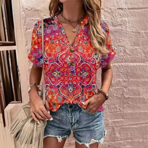 Haut bohème à manches courtes pour femmes avec imprimé floral et col en V