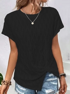 Detail view of wave-textured black T-shirt featuring a stylish asymmetric knot at the hem
