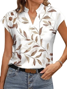 T-shirt à manches courtes et col en V avec imprimé floral de feuilles blanches et brunes
