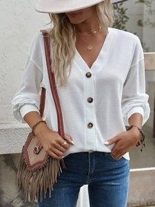 Damen Strickjacke in Weiß mit Waffelstrick-Muster, V-Ausschnitt und Knöpfen für Herbst