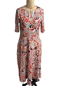 Detailed view of the elegant V-neck and floral print pattern on this summer dress