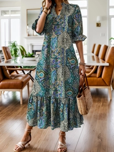 Robe longue femme col V à imprimé paisley bleu et vert au style bohème chic