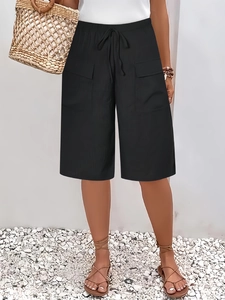 Short cargo noir taille haute pour femme avec cordon de serrage et grandes poches