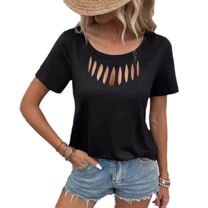 T-shirt da donna nera a maniche corte con elegante dettaglio traforato sul collo