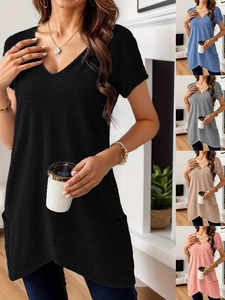 T-Shirt Décontracté à Col en V pour Femmes Manches Courtes Coupe Ample Couleur Unie Top d'Été Avec Poches Ourlet Asymétrique