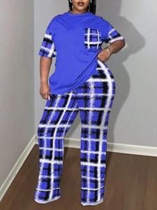 Ensemble 2 pièces femme avec t-shirt bleu à poche et pantalon à carreaux style décontracté