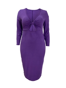 Vue détaillée robe midi violette moulante avec nœud torsadé évidé et décolleté en V plongeant
