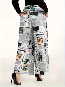 Pantalón moderno de talle alto y pierna ancha con estampado de periódico vintage y corte recto