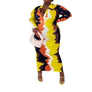 Robe polo à manches longues pour femmes avec imprimé géométrique et coupe moulante