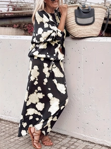 Elegant plus-size black and white printed long dress set with a tied waist for women