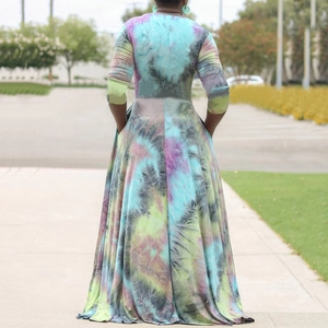 Robe longue tie-dye à col en V pour femme avec manches longues et jupe évasée vue dos