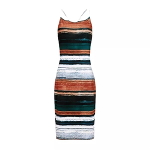 Robe midi moulante à rayures tie-dye multicolores et fines bretelles au design moderne