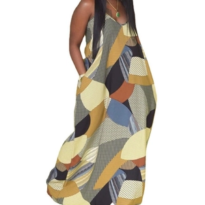 Robe maxi d'été à col en V avec imprimé géométrique, poches latérales et coupe trapèze