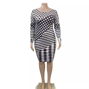 Robe moulante grande taille à manches longues avec motifs géométriques noirs et blancs