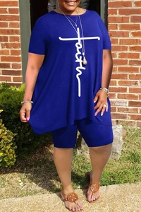 Completo casual taglie forti blu scuro con stampa Faith e pantaloncini da ciclista
