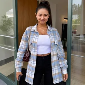 Giacca di flanella a quadri blu cielo oversize con bottoni e tasche per un look casual