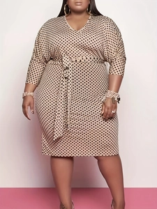 Detailed view of the V-neck polka dot plus size dress with matching waist tie