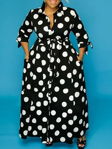 Robe chemise à pois noir et blanc avec ceinture à nouer et poignets à nœuds élégants