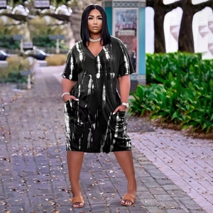 Classic black and white tie-dye V-neck plus size dress with short sleeves and pockets