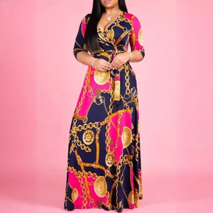Elegant V-neck maxi dress with chain print in pink and navy blue with a matching belt