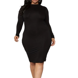 Robe moulante grande taille noire à manches longues et col montant pour femme