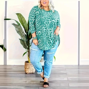 Women's plus size loose long sleeve top with green leopard print and casual round neck