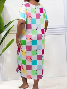 Relaxed fit colorful checkerboard heart print midi dress with round neck and short sleeves