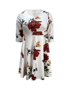 Robe élégante à col en V avec imprimé floral rouge et jaune sur fond blanc