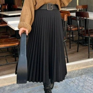 Jupe Maxi Plissée Noire Grande Taille pour Femmes Avec Ceinture à Boucle Carrée Taille Haute Élégante Jupe Longue