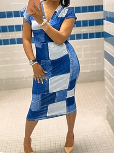 Slim fit V-neck sleeveless denim print midi dress with blue geometric patchwork patterns