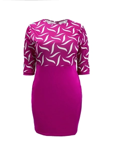 Detail of slim-fit dress featuring rose red leaf print and two-tone拼接 design