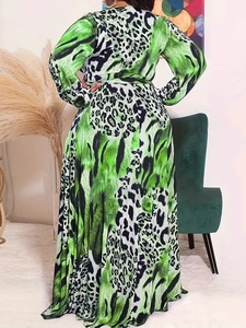 Robe longue grande taille à imprimé léopard vert, manches longues et silhouette élégante