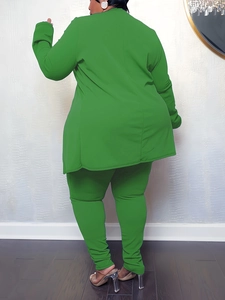 Vue arrière de l'ensemble deux pièces grande taille vert herbe avec manches longues