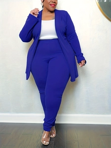 Ensemble trois pièces grande taille pour femme bleu royal avec blazer ouvert et pantalon