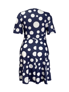 Abito blu marino a pois bianchi con vita a trapezio e scollatura rotonda classica ed elegante