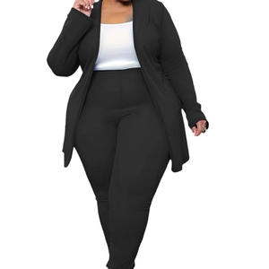Ensemble trois pièces grande taille pour femme avec cardigan noir et pantalon décontracté
