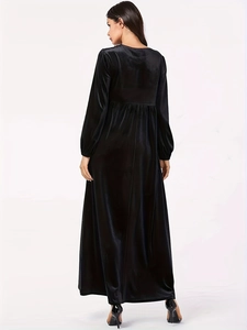 Robe longue élégante en velours noir à manches longues avec col rond et taille plissée