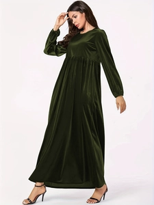 Detail of dark green velvet maxi dress with crew neck, high waist, and elastic cuffs