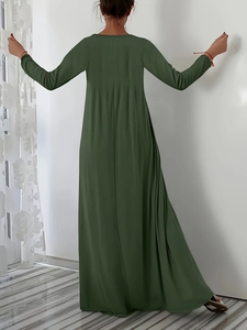 Vue arrière d'une robe longue vert foncé à manches longues avec une coupe ample et fluide