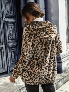 Giacca con cappuccio leopardata in ecopelliccia da donna con maniche lunghe e trama calda