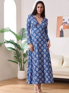 Robe longue fleurie bleue élégante avec col en V, manches longues et coupe trapèze