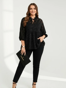 Elegante schwarze Tunika mit Spitzenblumenmuster, V-Ausschnitt und Puffärmeln Oberteil